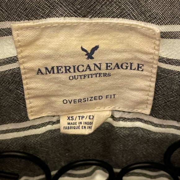 AE oversized button up xs. Excellent condition barely worn - Picture 4 of 4
